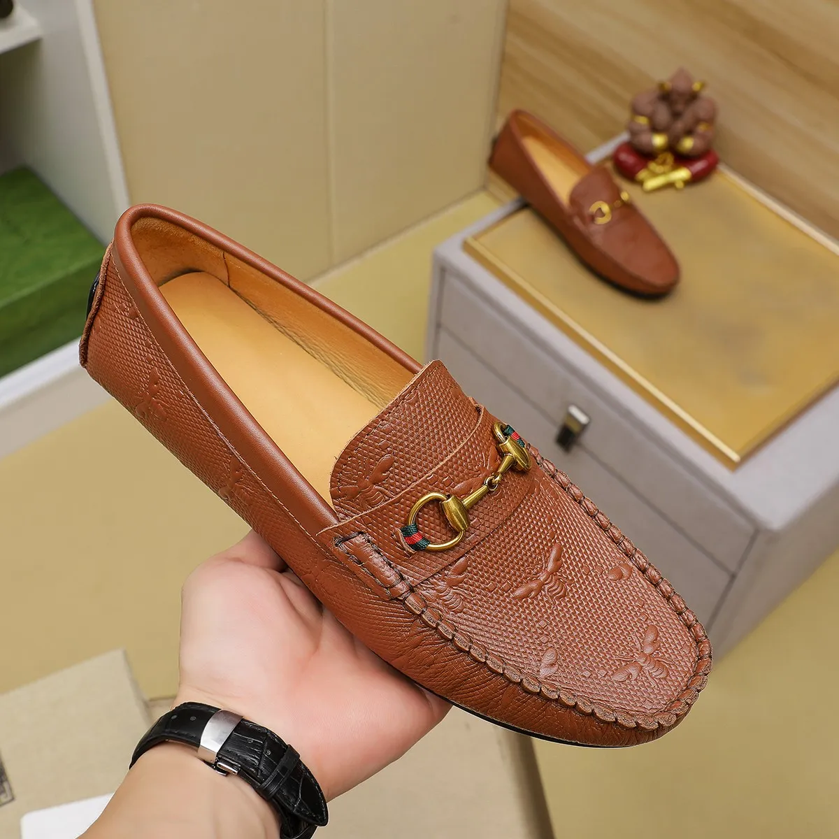 Men's shoes💰380💰🕷🕷️【 GUCCI 】Gucci's best-selling trendy men's casual slip-on shoes 🇨🇳Official website original 1:1 mold 💯Original quality, fine workmanship ☘Fashionable and versatile, perfect shape, comfortable on the feet 🍓Trendy men's recommended model, imported cowhide on the top layer 🎋High-quality pigskin lining, rubber wear-resistant and non-slip outsole, high-end atmosphere, worth owning 🍉Optional 38-44